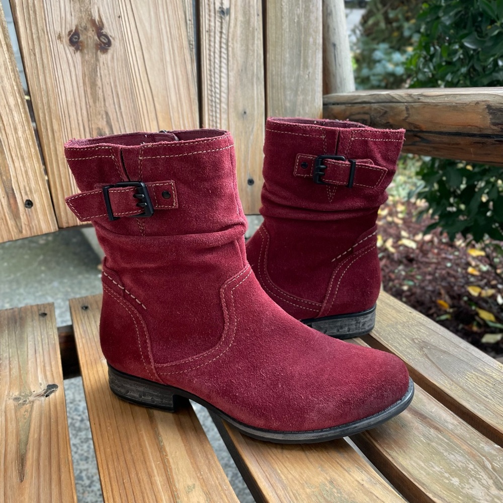 Earth Beaufort Red Garnet Ankle Boot Womens Size 7 Suede Slouchy Bootie